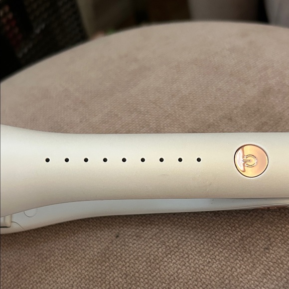 T3 Lucea 1.5” White Hair Straightener - Picture 4 of 7